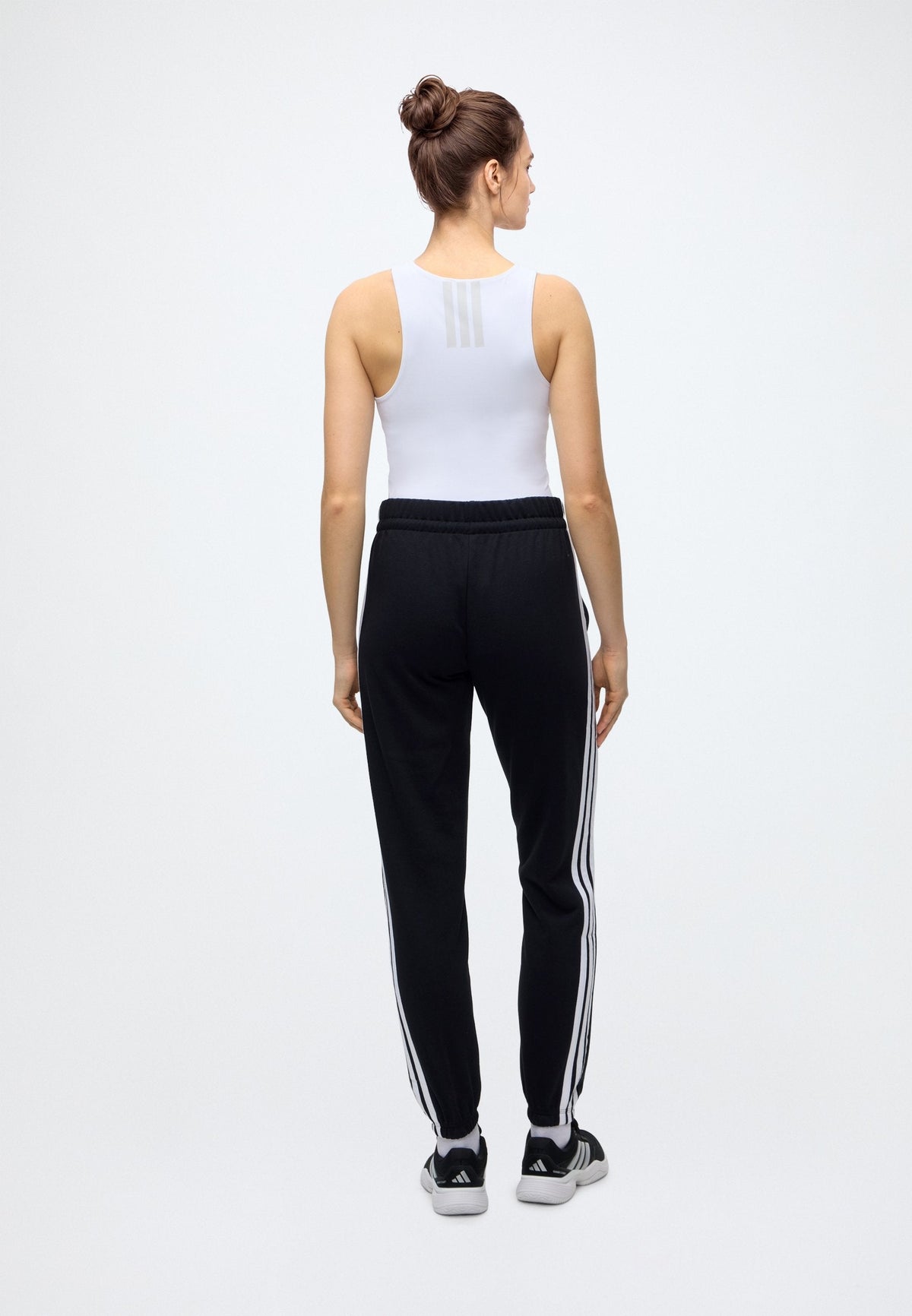 adidas Sportswear Essentials 3 Stripes Cuffed Pants – Pantalon de survêtement Femme – black/white/noir