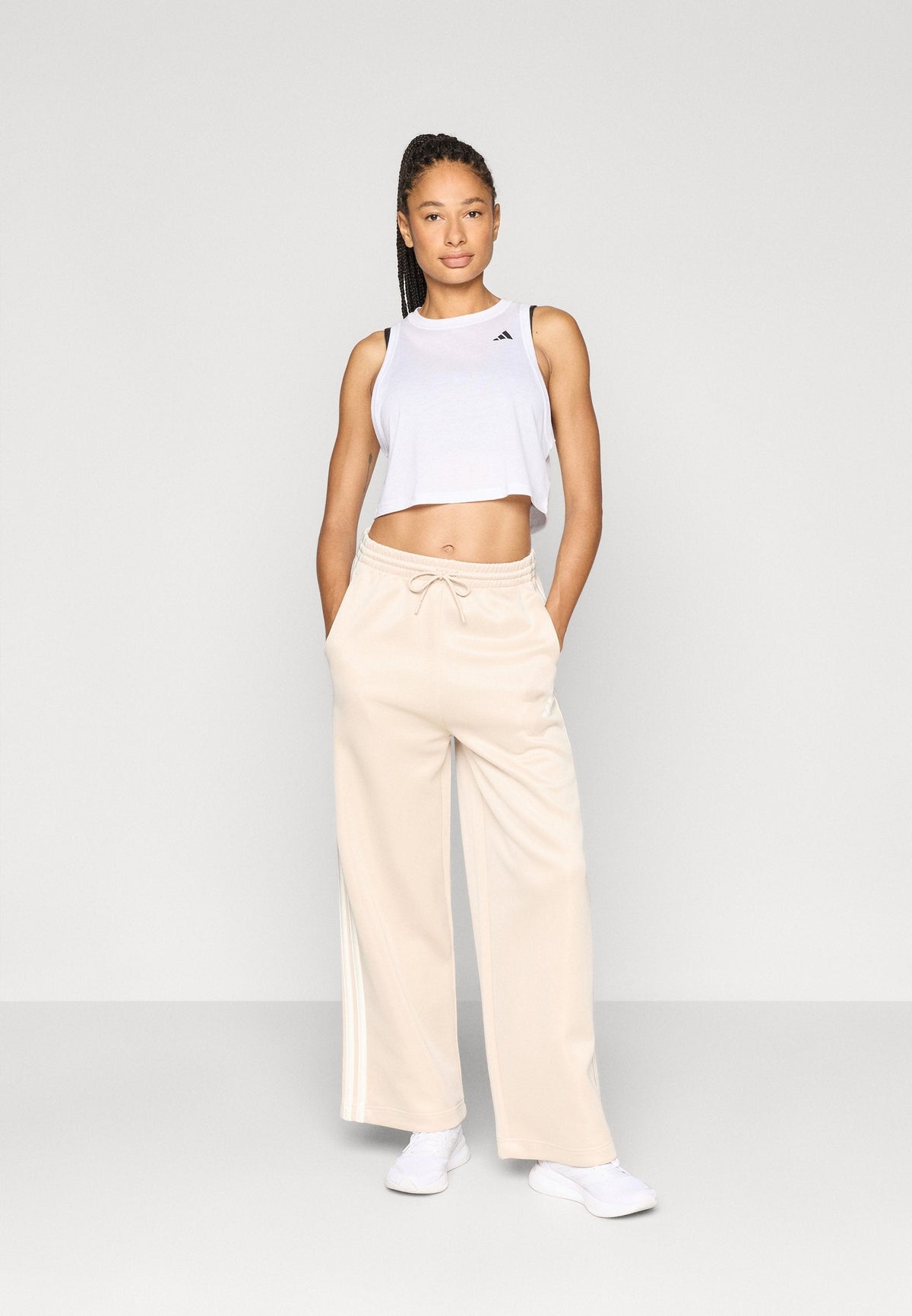 adidas Sportswear W Stadium TP – Pantalon de survêtement Femme – crystal linen/pure ruby/off white/taupe