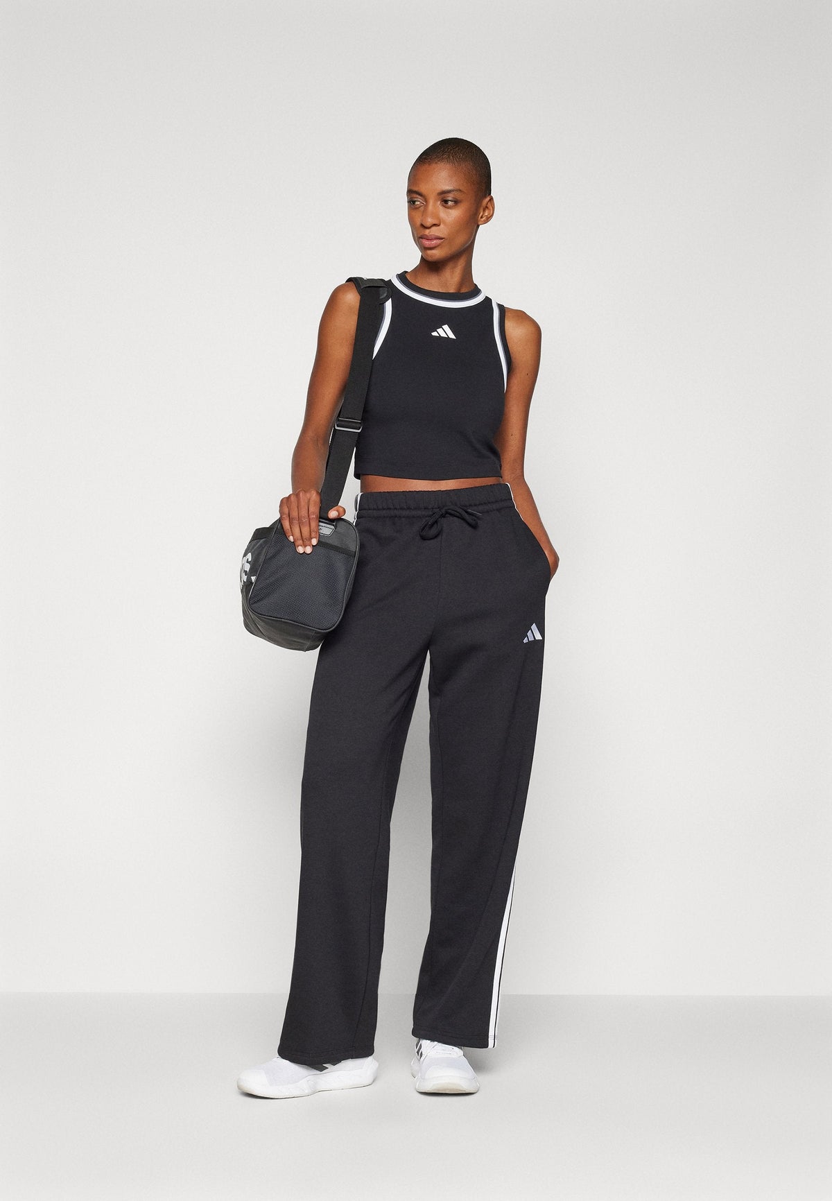 adidas Sportswear Essentials 3 Stripes Open Hem Pants – Pantalon de survêtement Femme – black/white/noir