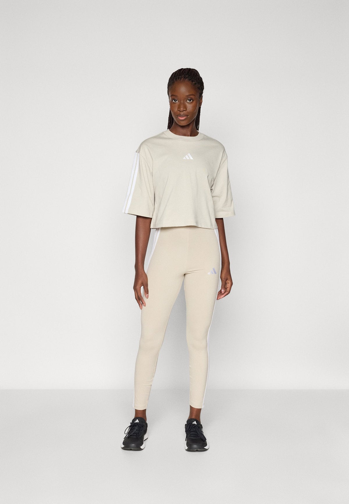 adidas Sportswear Essentials 3 Stripes Loose – T-shirt imprimé Femme – alumina/white/beige