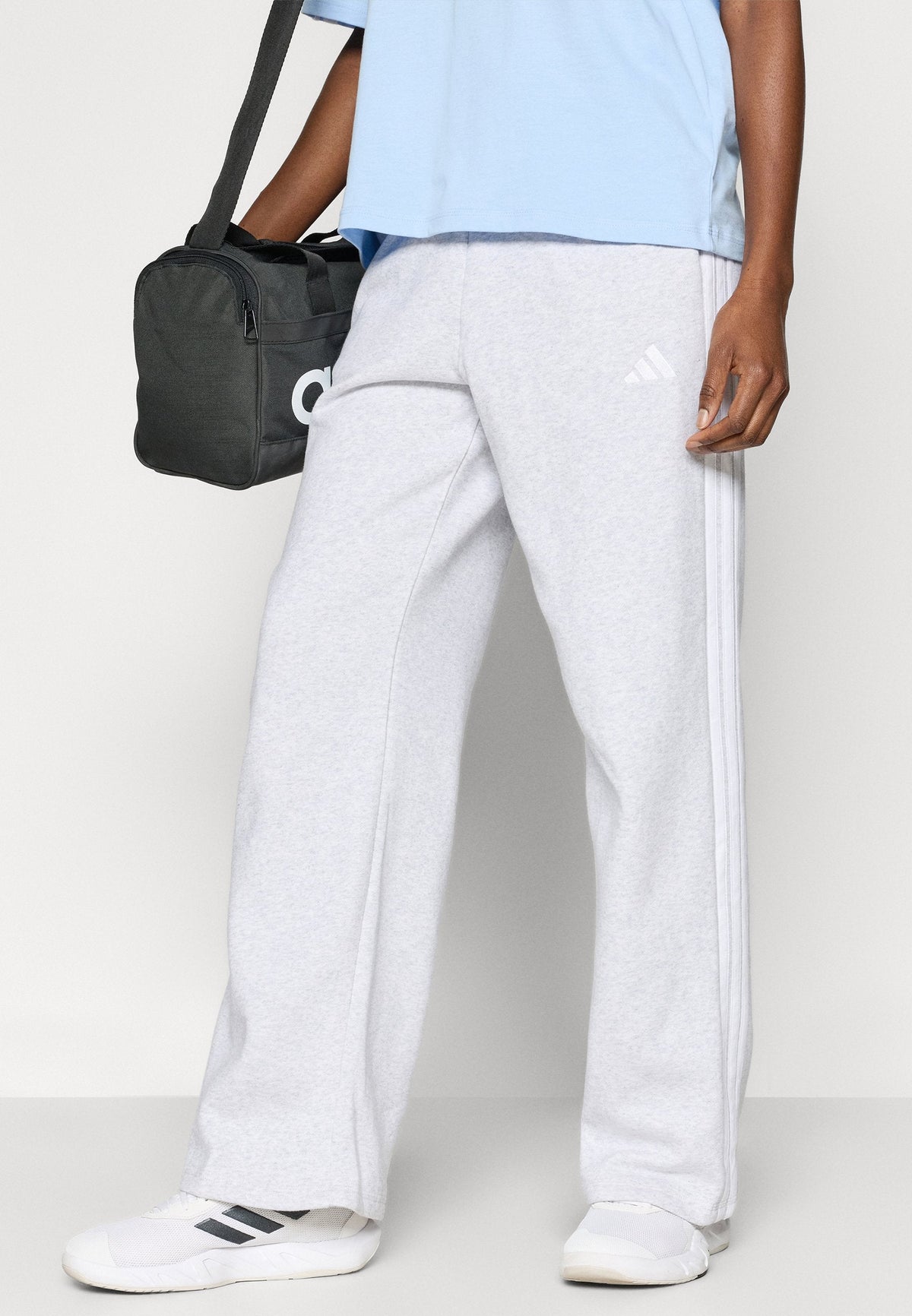 adidas Sportswear Essentials 3 Stripes Open Hem Pants – Pantalon de survêtement Femme – light grey heather/white/gris clair chiné