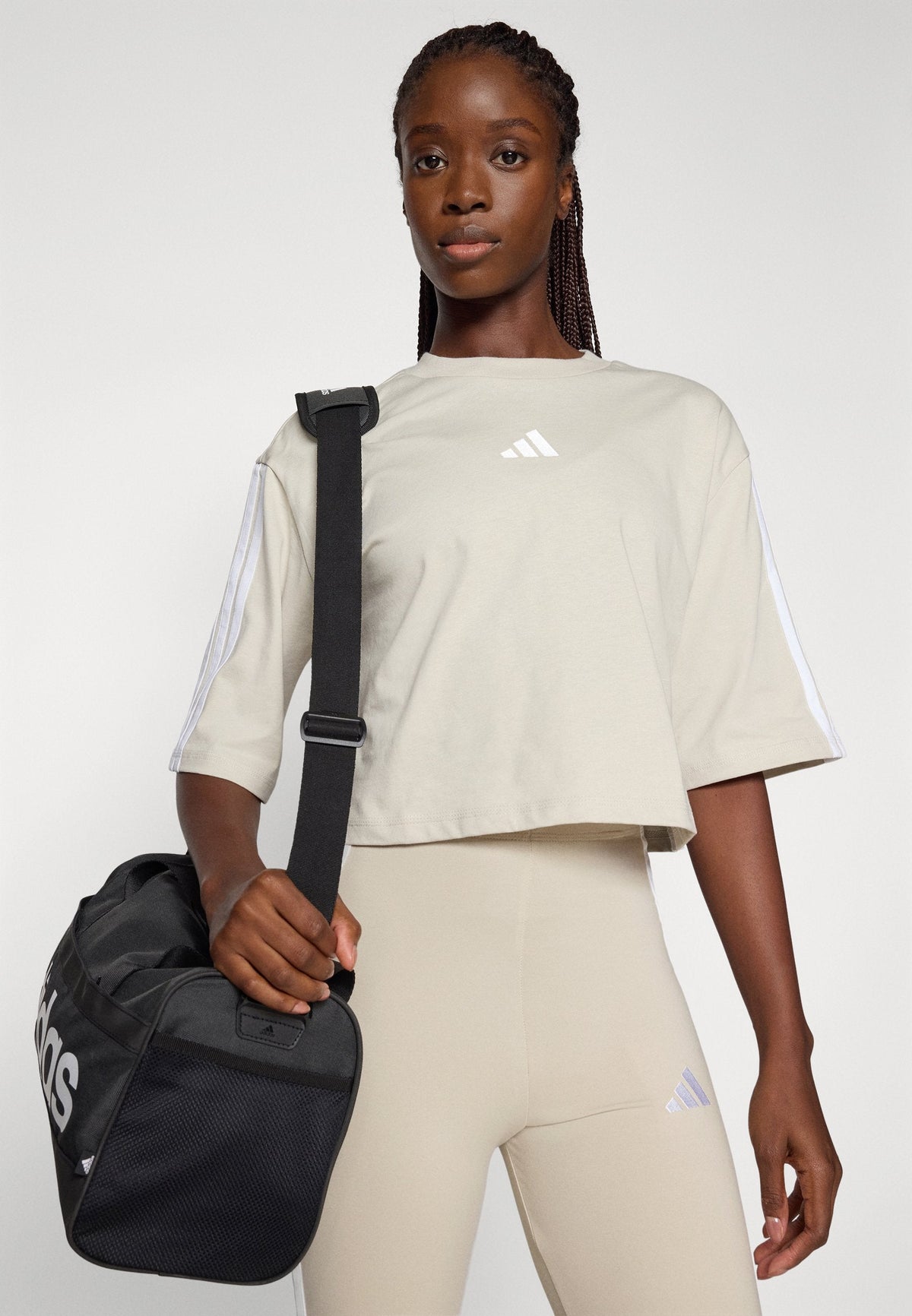 adidas Sportswear Essentials 3 Stripes Loose – T-shirt imprimé Femme – alumina/white/beige