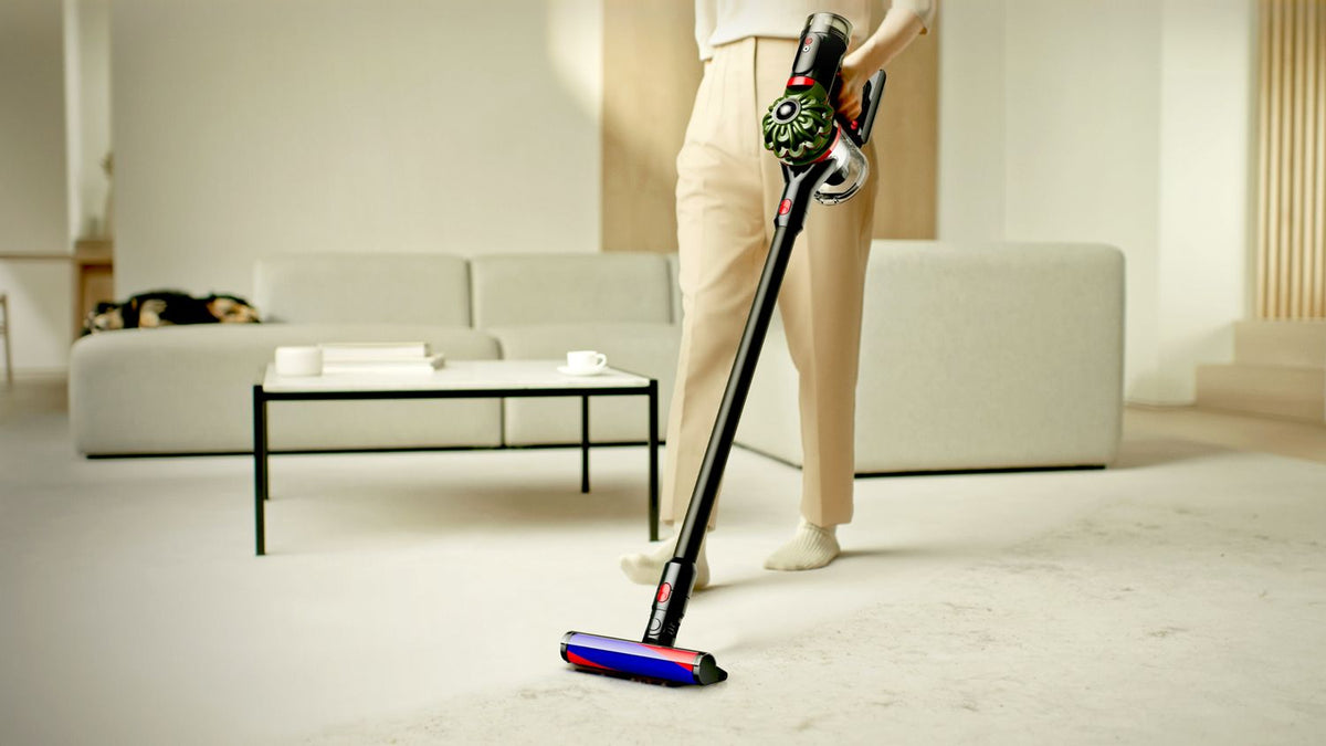 Aspirateur sans fil Dyson V8 Cyclone – Fluffy + Kit de nettoyage pour meubles