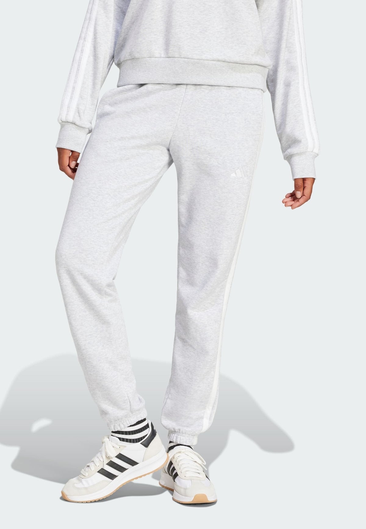 adidas Sportswear Essentials 3 Stripes Cuffed Pants – Pantalon de survêtement Femme – light grey heather   white/gris clair