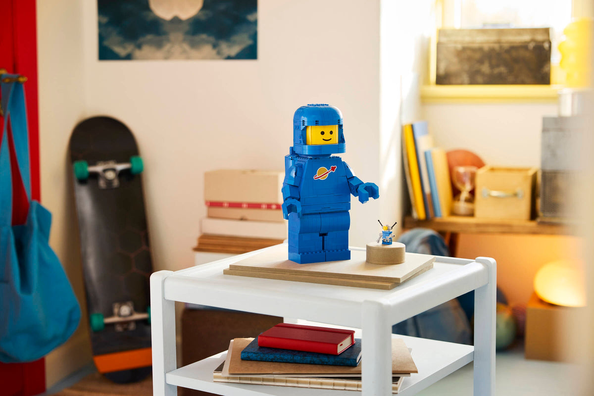 Minifigurine d’astronaute bleu grand format