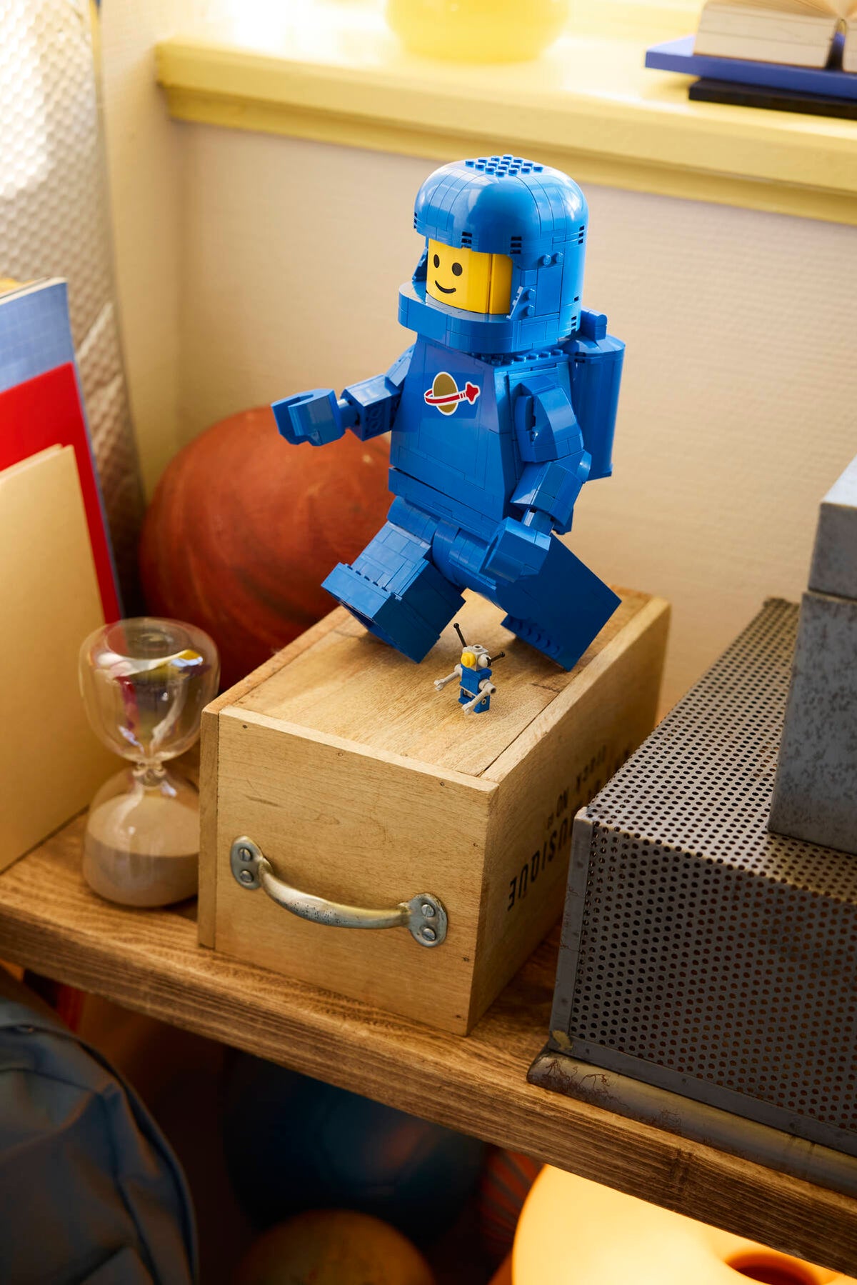 Minifigurine d’astronaute bleu grand format