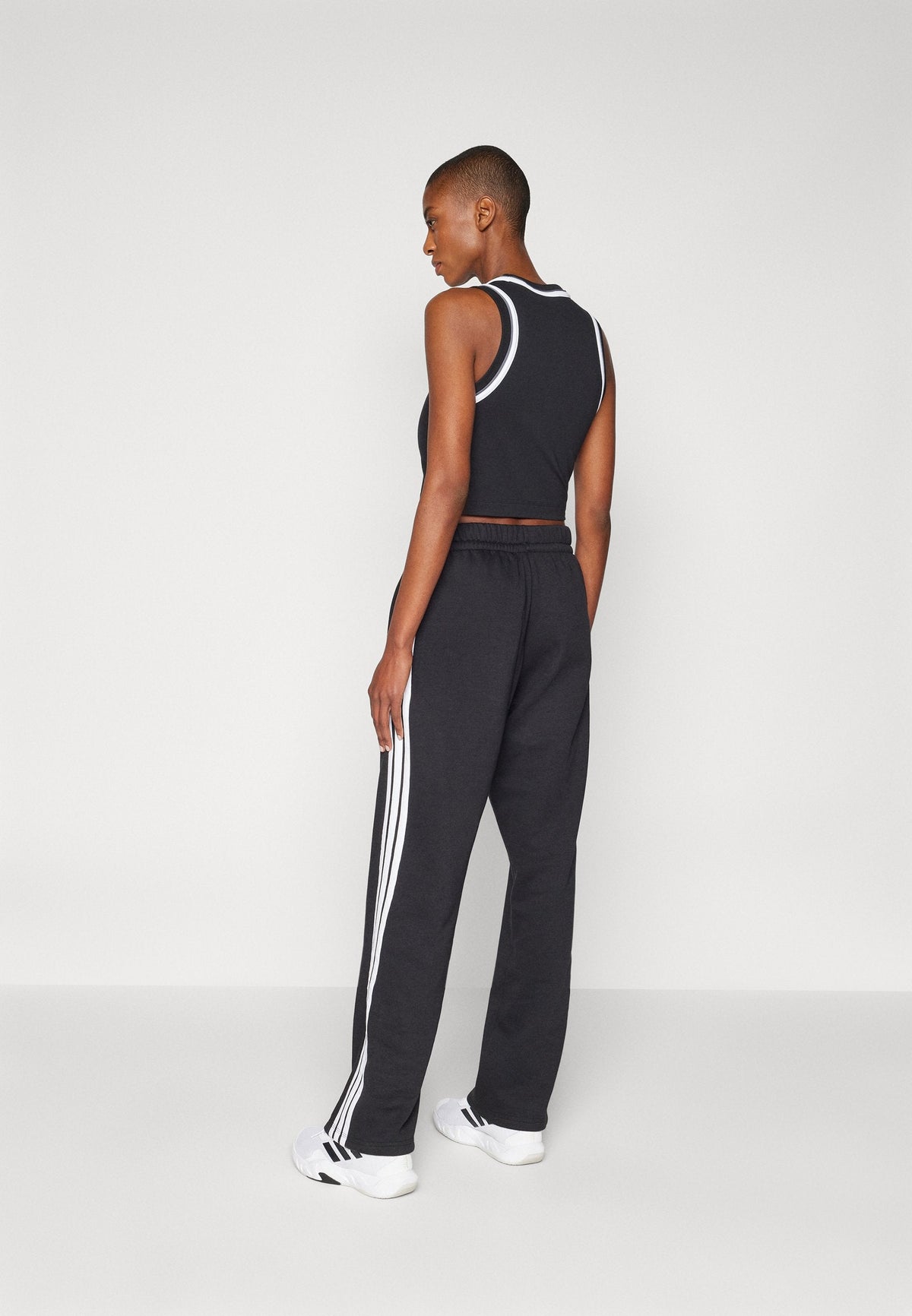 adidas Sportswear Essentials 3 Stripes Open Hem Pants – Pantalon de survêtement Femme – black/white/noir